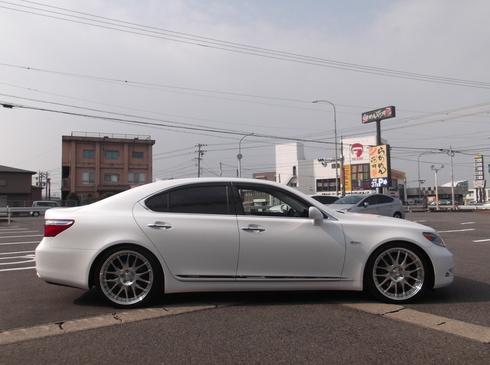 ☆LS600hに21インチ・TWS107M☆ | 知立店 | 店舗ブログ