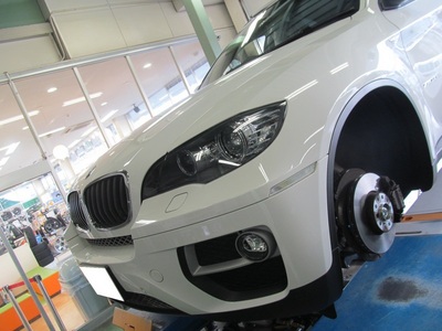 BMW X6にスタッドレスタイヤ | 一宮店 | 店舗ブログ | タイヤ ...