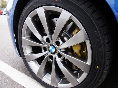 BMWにスタッドレスタイヤセット。 | | 店舗ブログ | タイヤ＆ホイールの専門店「クラフト」