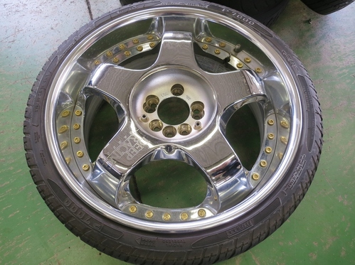 215/35R18