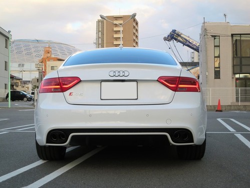 AUDI RS5 マフラー