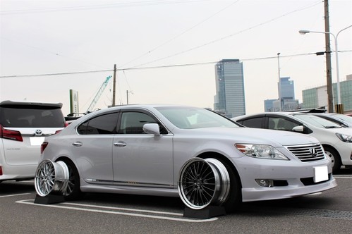 lexusls2.JPG