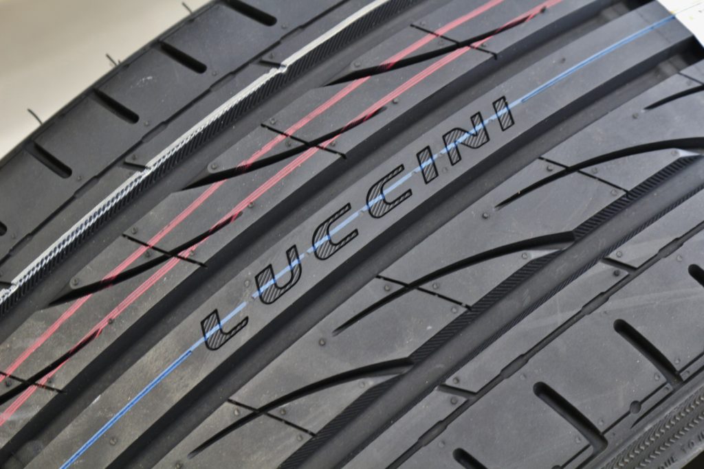 ルッチーニ ボーノスポーツ 205/35R19 デビュー。コンパクトカーや 