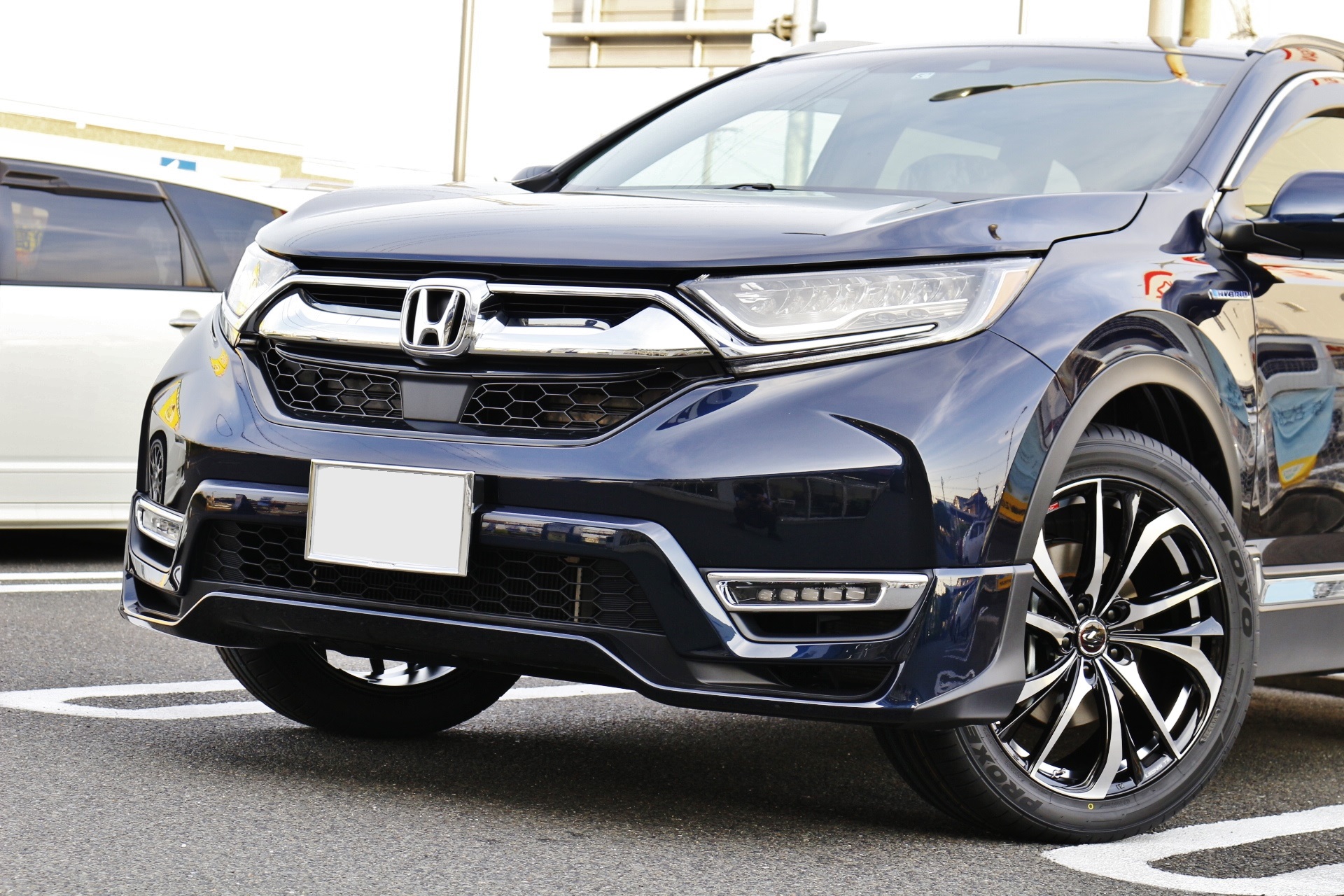 CRV (RT6) に レオニス 新作 TE 装着。ひねりデザインでトレンドな