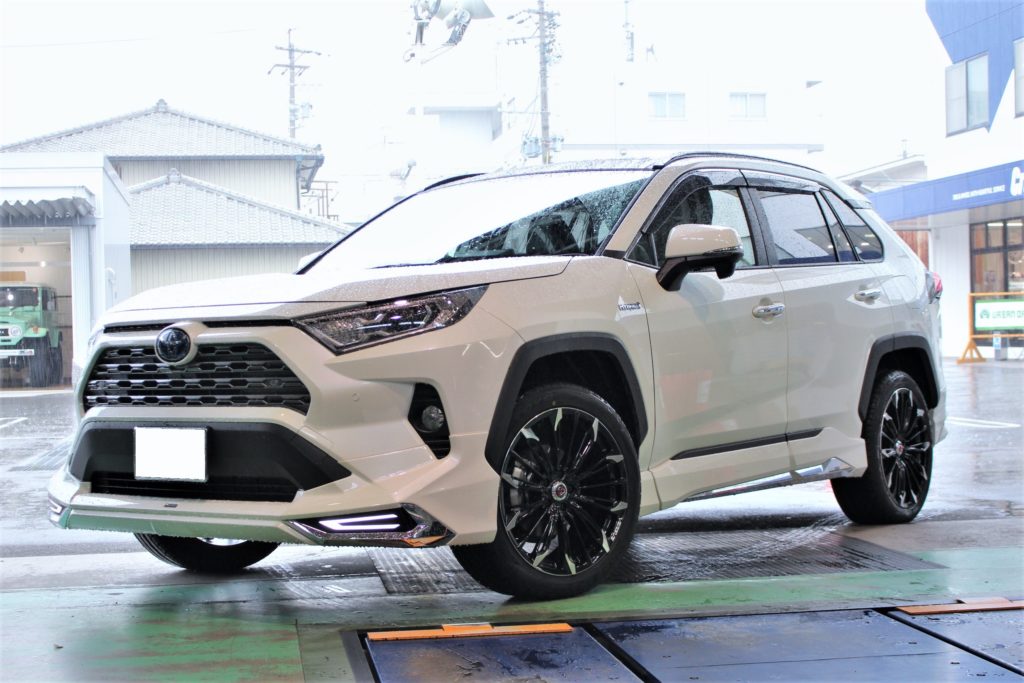 新型RAV4のホイール選び。VERSUSトリアイナ20インチ装着！ | 中川店 ...