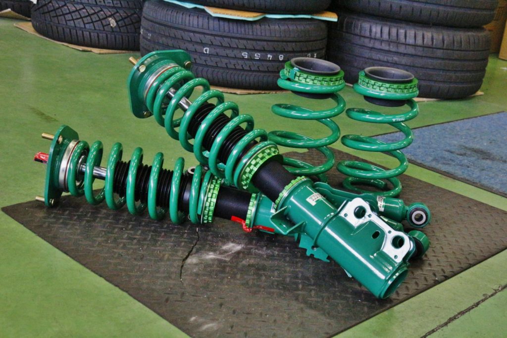 30ヴェルファイア 前期 を TEIN (テイン) フレックスZ で ローダウン 