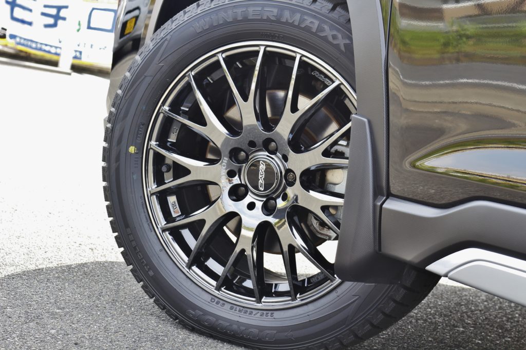 スタッドレスもカッコ良く] SK系フォレスター に ホムラ 2×9 装着 
