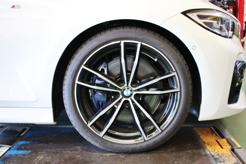 BMW 3シリーズツーリングワゴンスタッドレスタイヤホイル付225/45R18