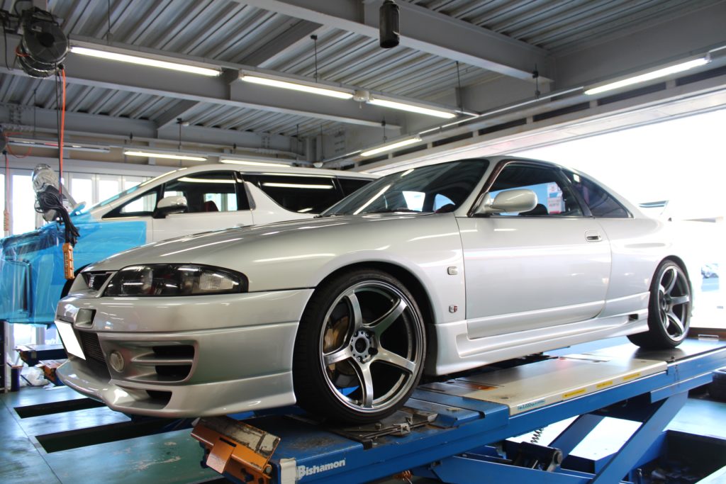 サイドステップ　ＧＴ－Ｒ風　左右　社外　オレンジ　キャンディー系　Ｒ34スカイライン　2ドアに付き　西濃支店止め、会社、店舗配達　個 GT-R R35 2007-2010 BottomLine サイドステップ ALL