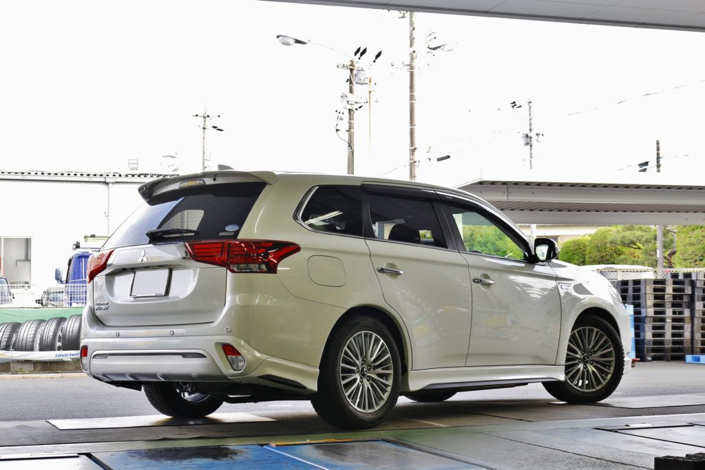 アウトランダー Phev を Blitz ダンパーzzr で ローダウン 一宮店 店舗ブログ タイヤ ホイールの専門店 クラフト アウトランダー Phev を Blitz ダンパーzzr で ローダウン 一宮店 店舗ブログ タイヤ ホイールの専門店 クラフト