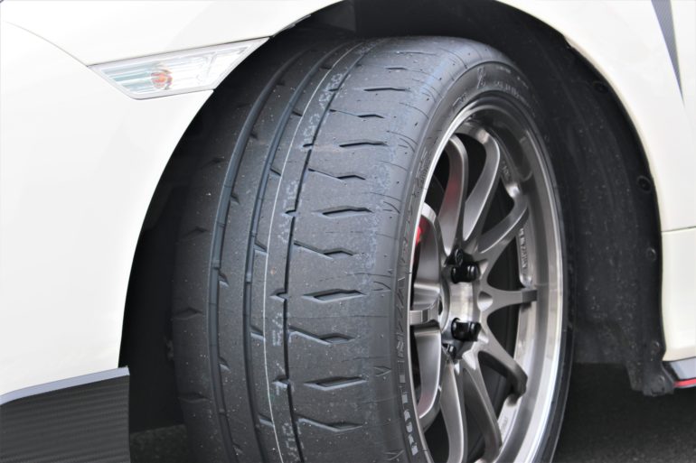 タイヤ《送料無料》265/40R18　新品輸入タイヤ 18インチ 新品未使用！