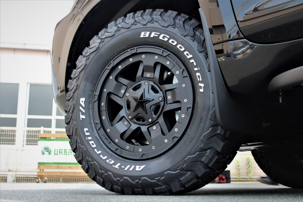 タイヤBFgoodrichマッドテレーン、ホイールKMC ロックスター３