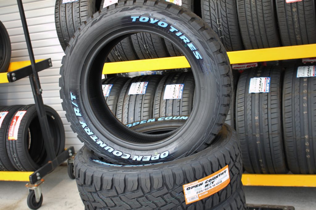 特別プライス OPEN COUNTRY トヨタ RAV4(50系)用 225/60R18 100H トーヨー オープンカントリー UT レオニス W 