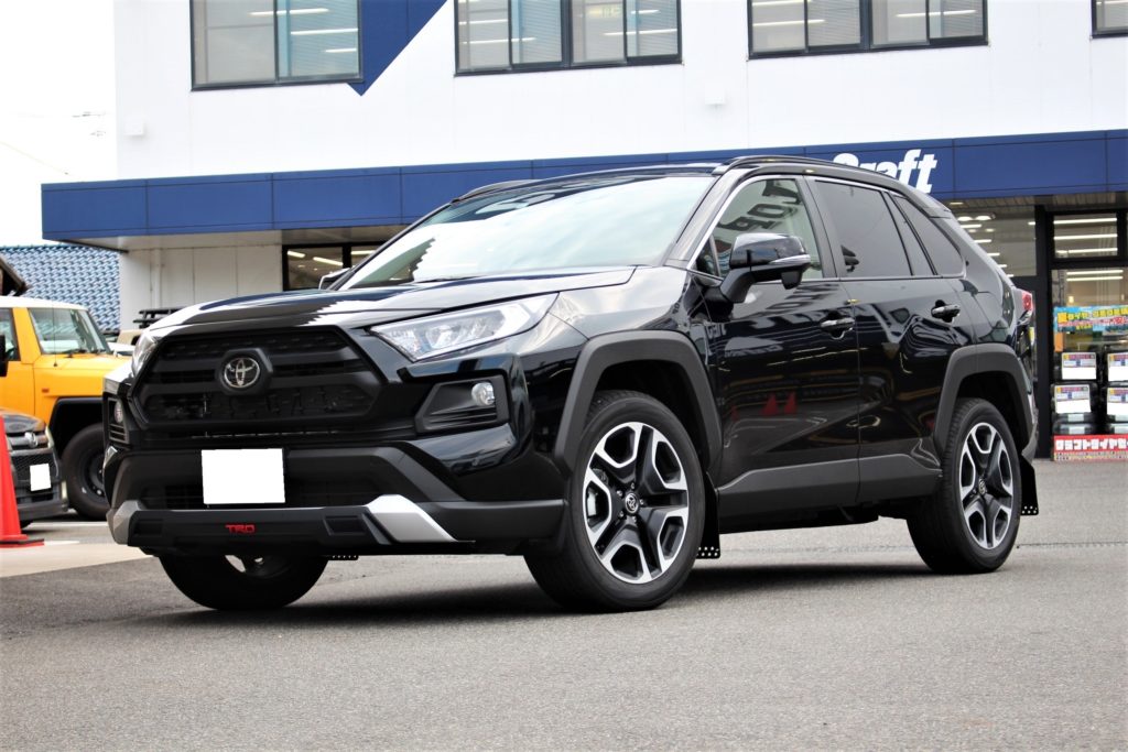 RAV4にTRDマッドガードを装着！リアビューのイメチェンにもおススメ