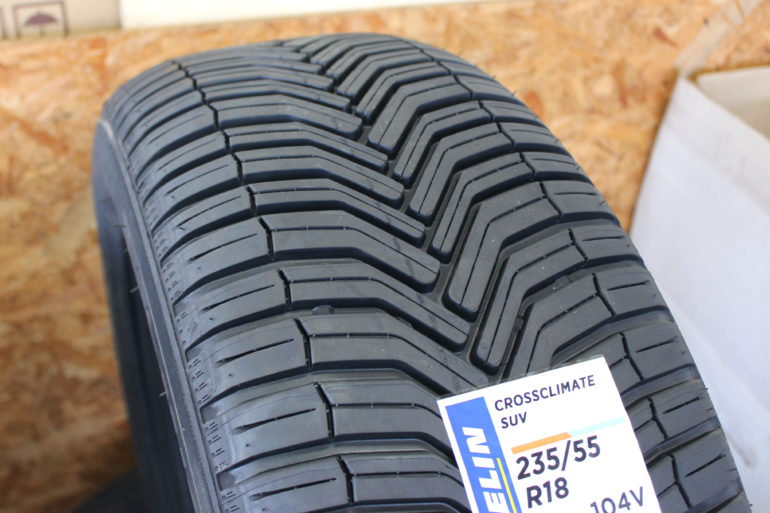 人気の贈り物が フジコーポレーション4本セット MICHELIN ミシュラン クロスクライメート 235 55R18 104V XL タイヤ単品 