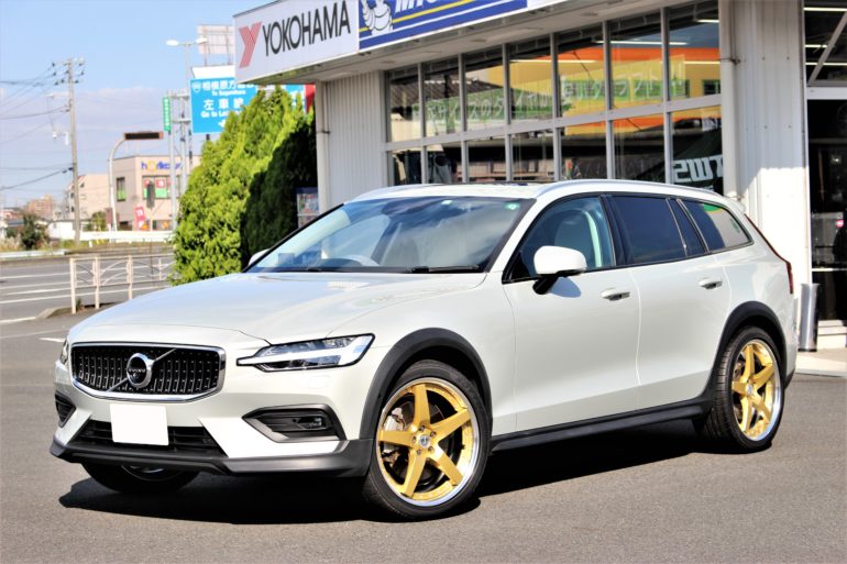 VOLVO V60 クロスカントリー 特殊PCD加工にてご準備。 | 厚木店 | 店舗 ...