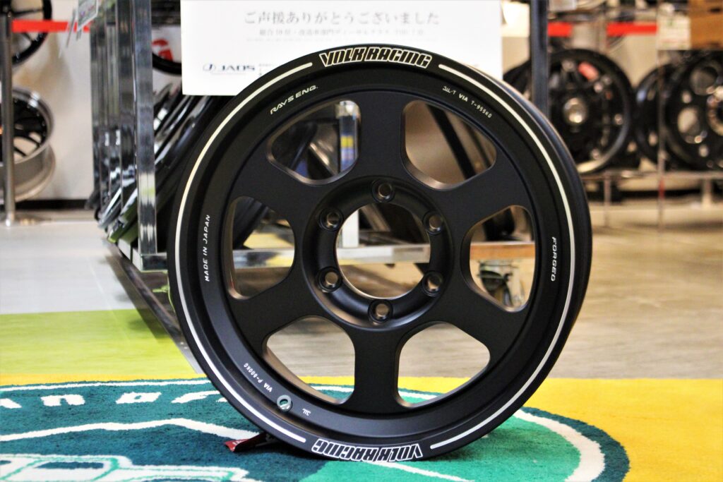 RAYS鍛造！VOLK RACING TE37XT 17インチ BC & BRカラーの両色展示 ...