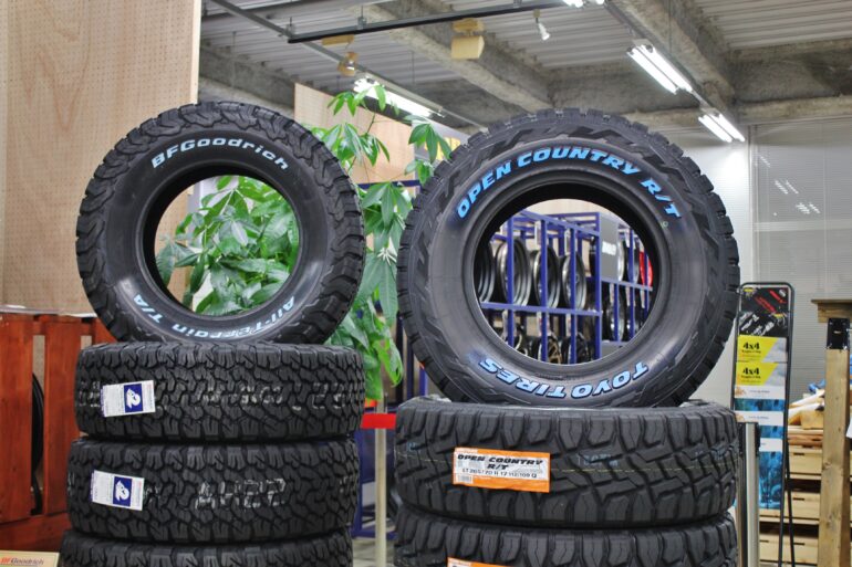 上品なスタイル TOYO TIRES OPEN COUNTRY R T トーヨータイヤ オープンカントリー 285 70R17 116 113Q  4本セット 法人 ショップは送料無料