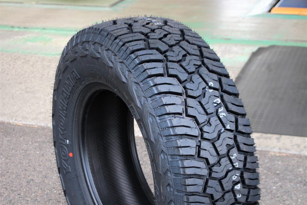 タイヤ選びに新候補。ヨコハマ ジオランダー X-AT 265/70R17 展示中 ...