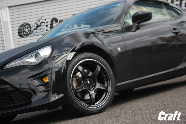 知立店十八番カスタム車両の86にアドバンホイール 17インチ玄人  