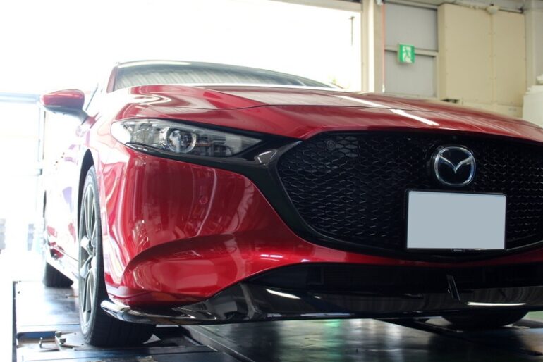 MAZDA3ファストバックをRSRダウンサス＆エモーションM8Rでスポーツ