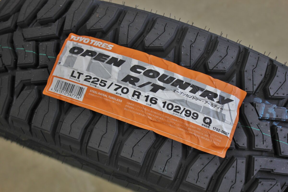 オープンカントリーR/Tに『225/70R16』ホワイトレターが追加！早速入荷