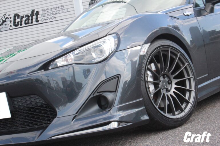 パッツパツのサーキット仕様！！86に「エンケイRS05RR」＆「HKS 
