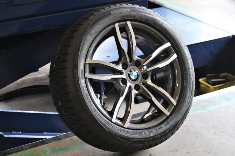 BMW G20,G21 3シリーズ用ランフラットスタッドレスタイヤセット