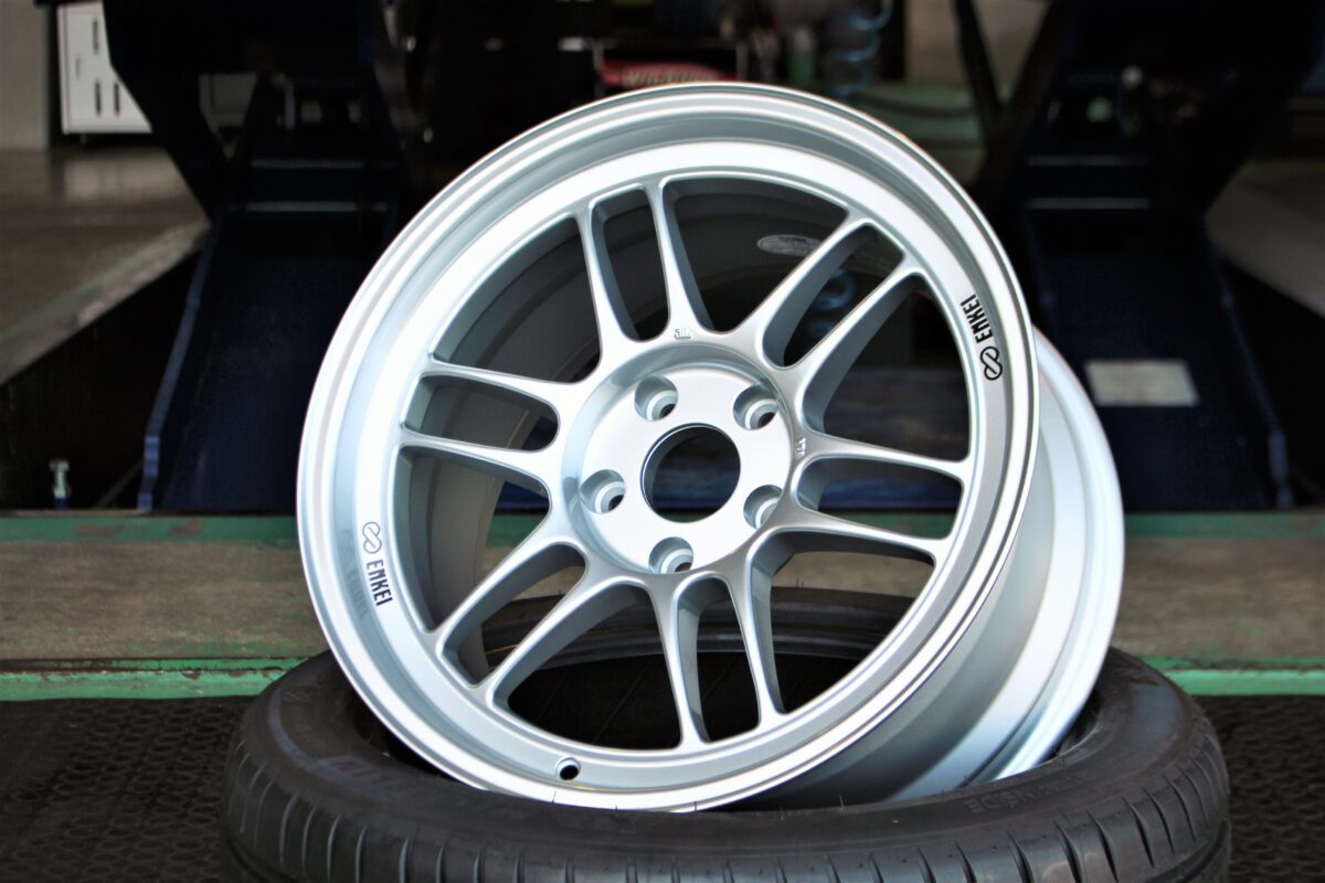 BNR32 スカイラインGT-Rをカスタム!ENKEI Racing RPF1 17インチ x
