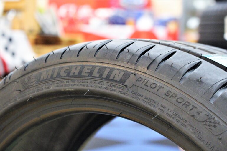 最大98％オフ！ ミシュラン パイロットスポーツ2 235 40R18 Y XL 18インチ サマータイヤ 4本セット MICHELIN PILOT  SPORT ハイパフォーマンス