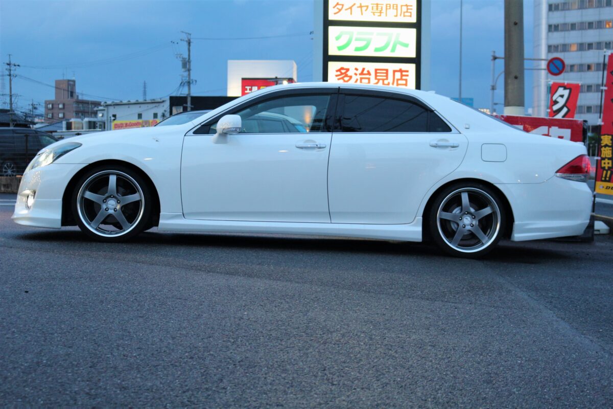 200系クラウンの車高調には、AVS機能を活かせるRSRのベストアイ 
