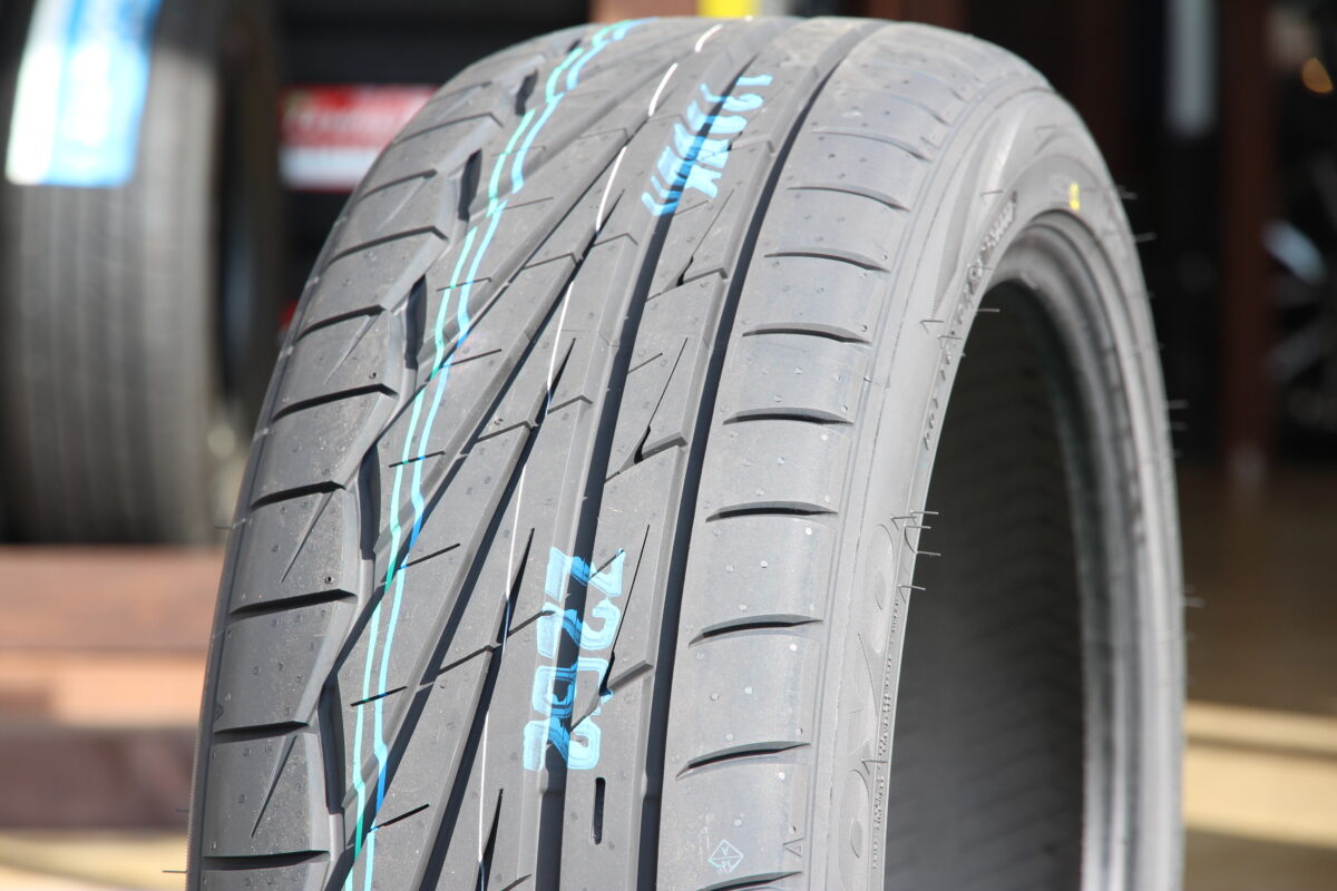 トーヨーのNEWタイヤ プロクセスTR1 215/45R17が入荷！！これはカッコ