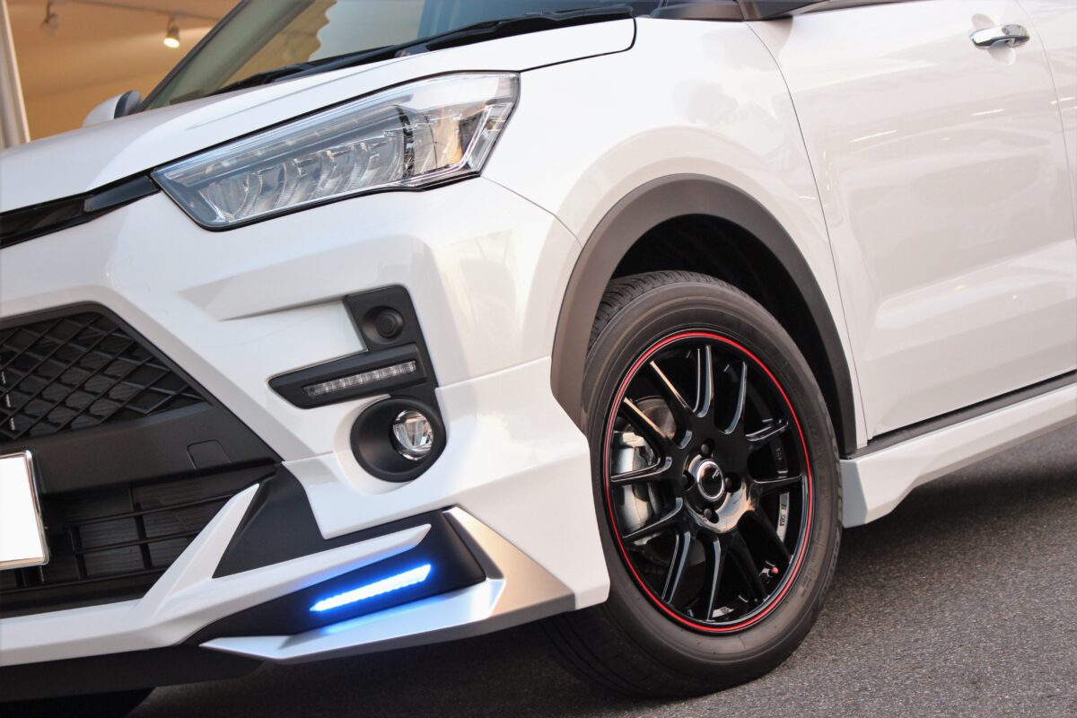 トヨタ ライズ】ホイール交換。JP STYLE Jefa レッドラインな17インチ