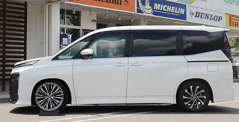 VOXY ヴォクシー80系　スタッドレス・ホイールセット　205/60R16 ヴォクシー80系 16インチ スタッドレスタイヤ・ホイール4本セット 自分