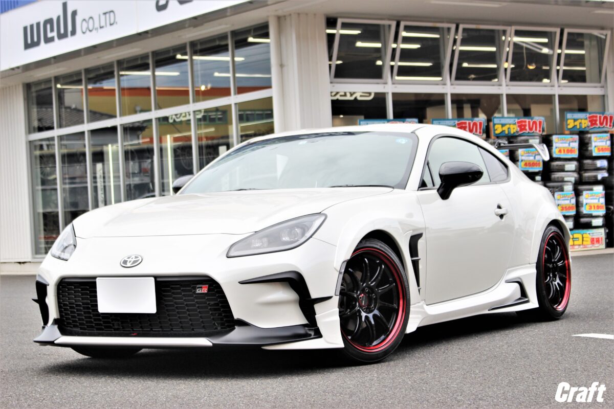 TOMSワイドフェンダーを装着したZR86×WORK エモーションZR10 Kurenai 