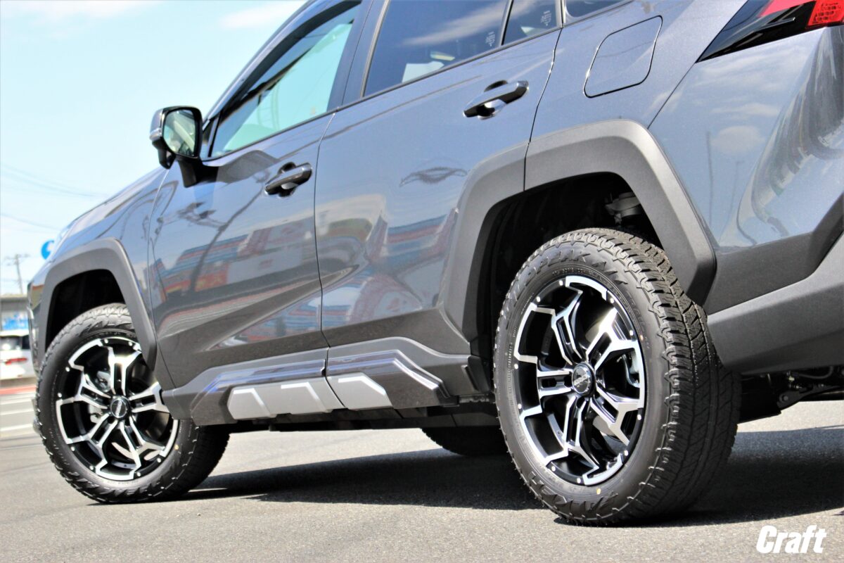RAV4 アドベンチャー オフロードパッケージ に RAYSのリム有りホイール 
