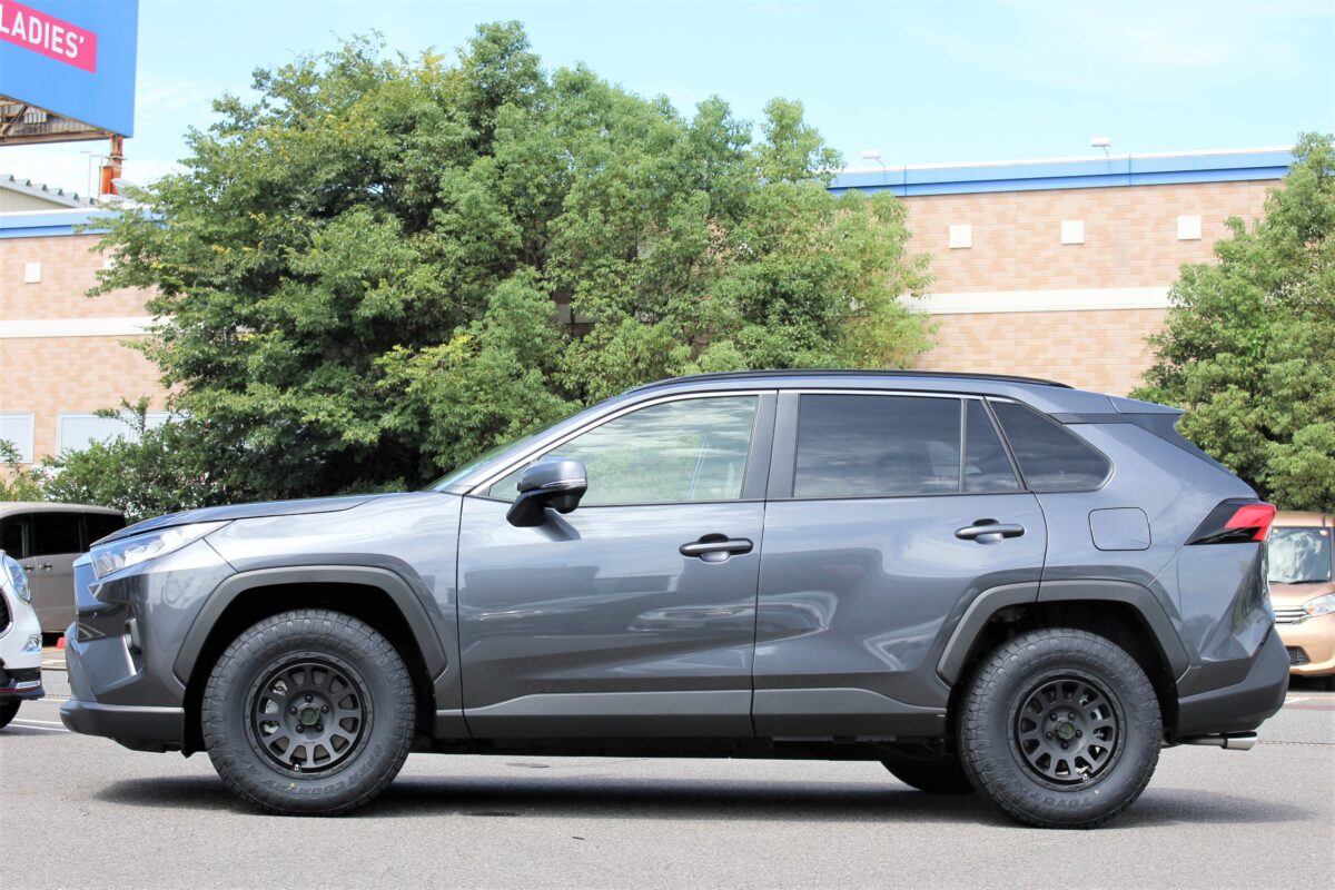 RAV4にデルタフォースオーバル×トーヨーオープンカントリーAT3を装着 