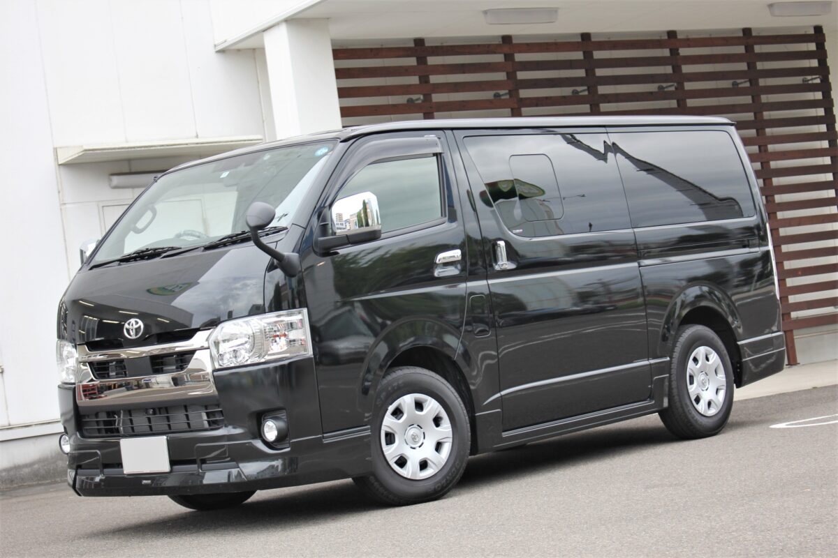 200系ハイエースにMIDナイトロパワーM28 バレット×ヨコハマ パラダ 