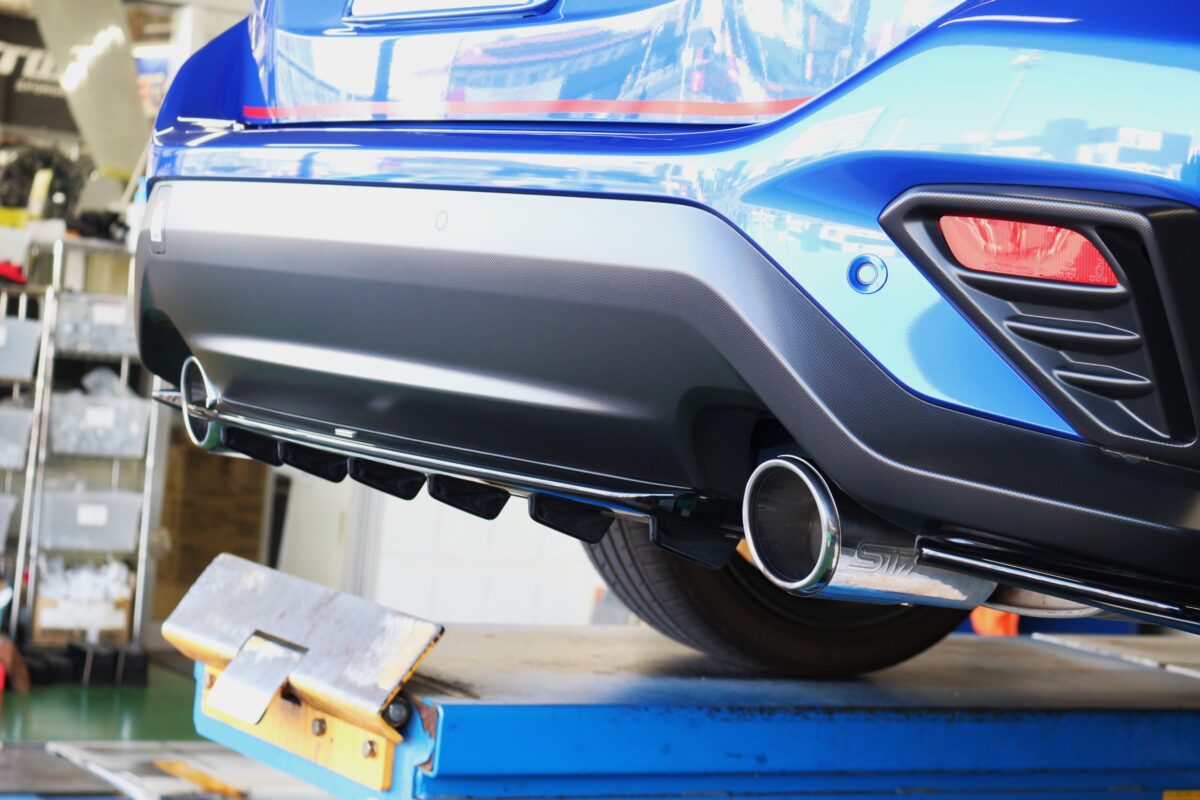 SUBARU レヴォーグ ( VH5 ) のマフラー交換。ガナドール マフラー で 