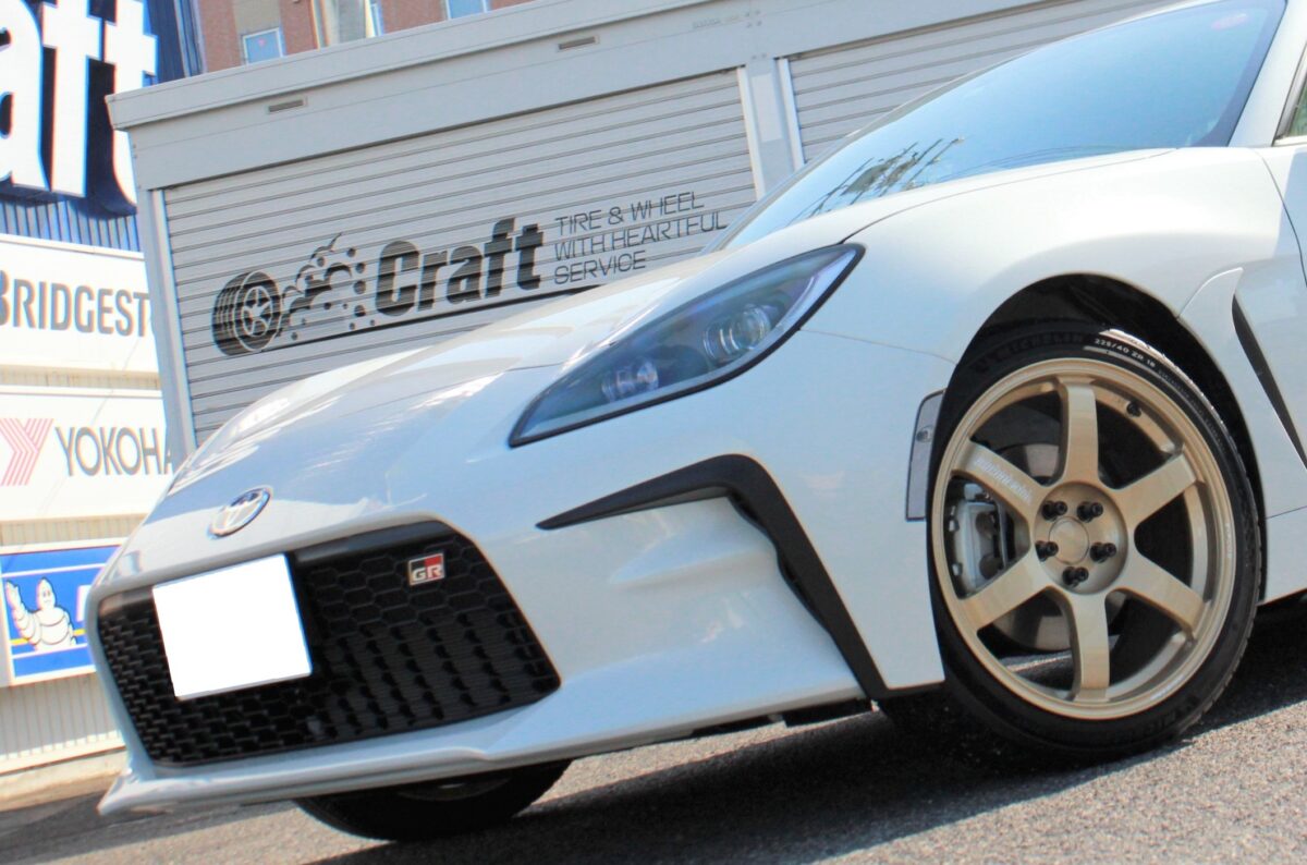 オプションカラーで個性的に！！ゴールドの【サンナナ】をGR86に装着 