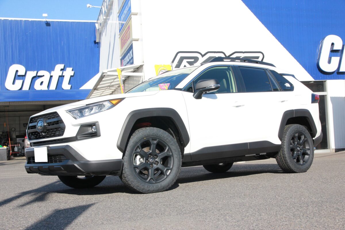 トヨタ　RAV4 オフロードパッゲージ2 純正タイヤ