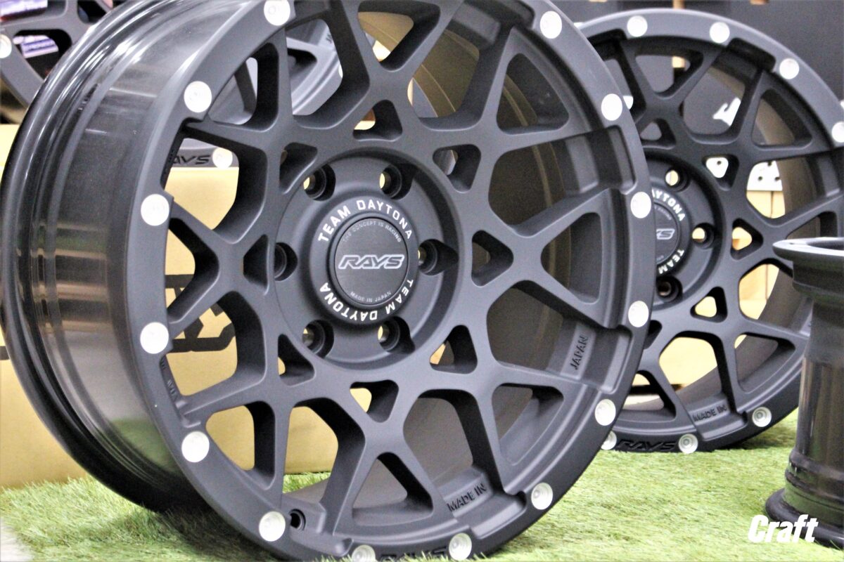 □ 入荷情報 この週末にも装着OKっ！！ RAYS DAYTONA M8 17インチ 