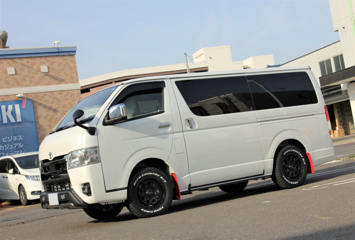 納車速攻カスタム!!ハイエースにRAYS デイトナM9ブラックエディション 