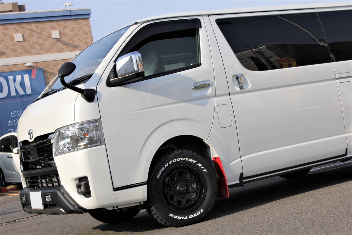 納車速攻カスタム!!ハイエースにRAYS デイトナM9ブラックエディション 