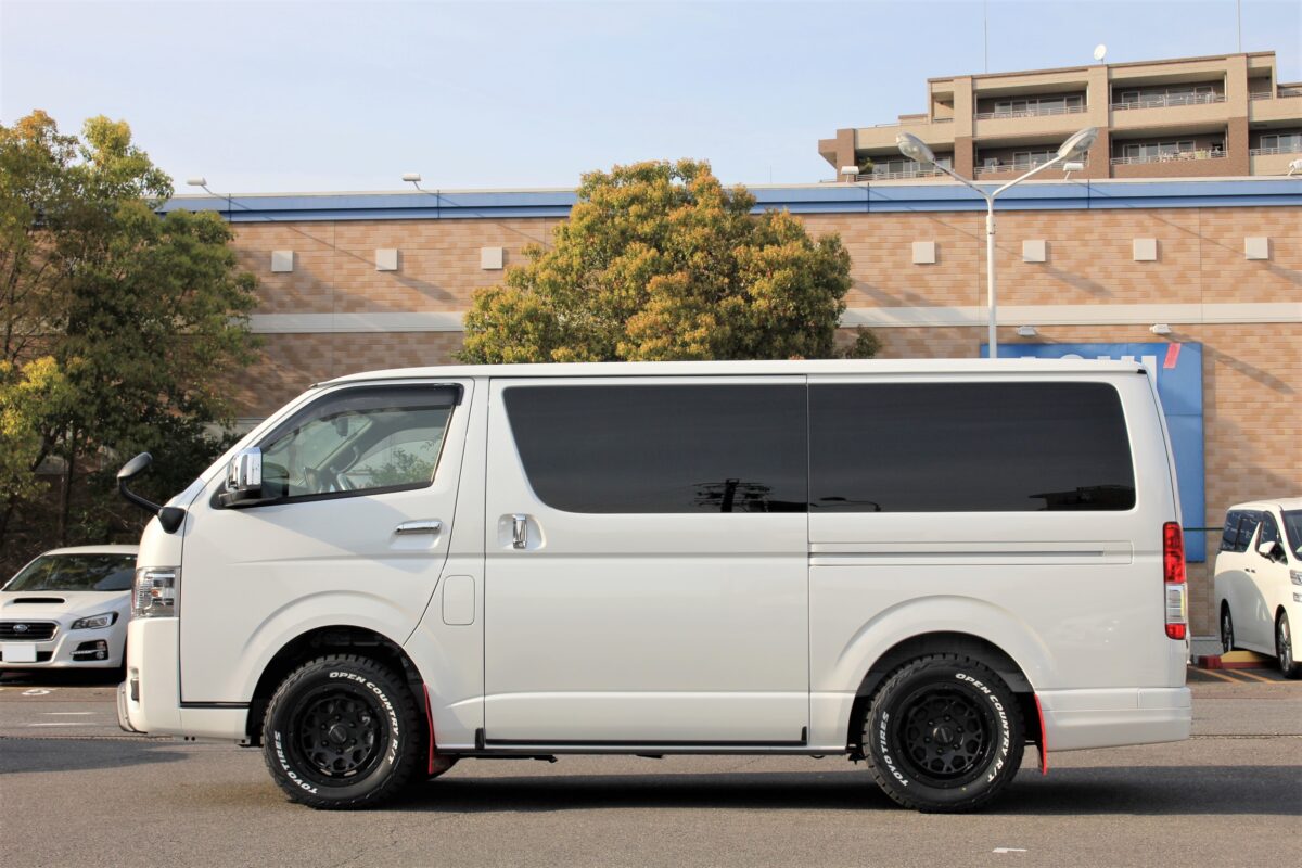 納車速攻カスタム!!ハイエースにRAYS デイトナM9ブラックエディション 