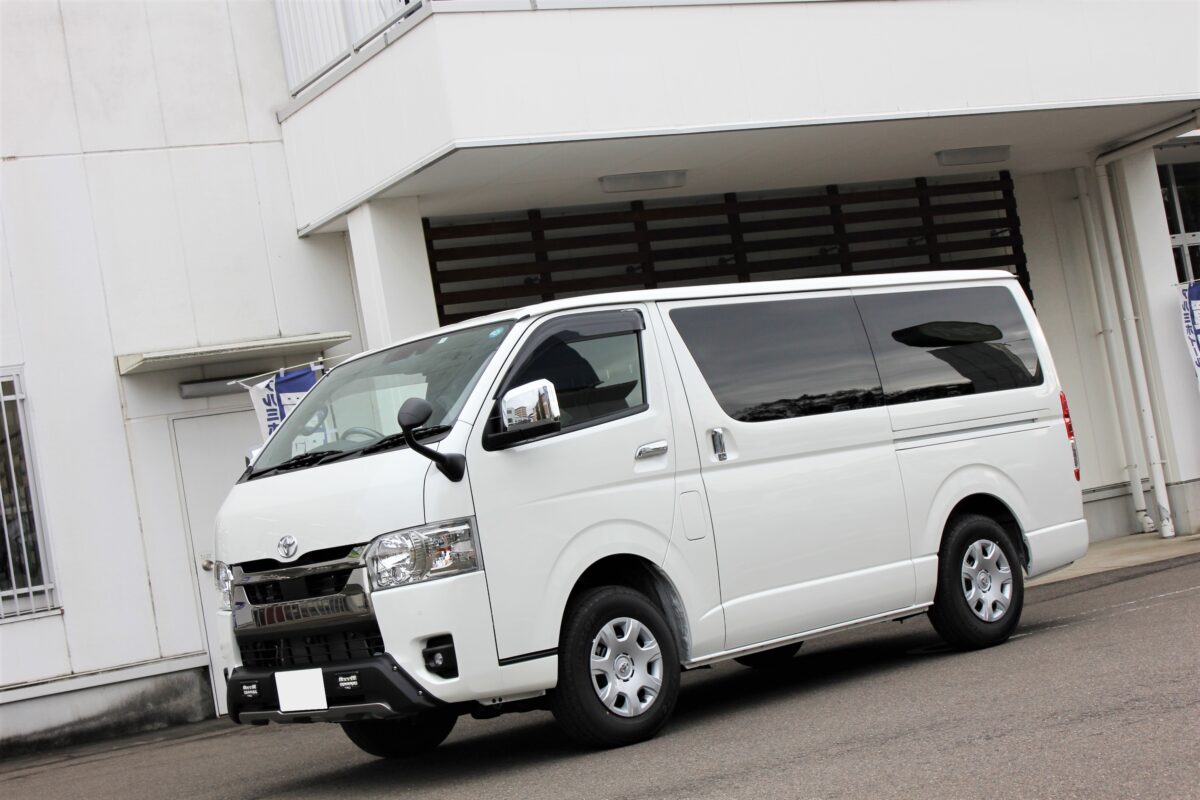 ハイエースにデルタフォースオーバル×トーヨーオープンカントリーRT 