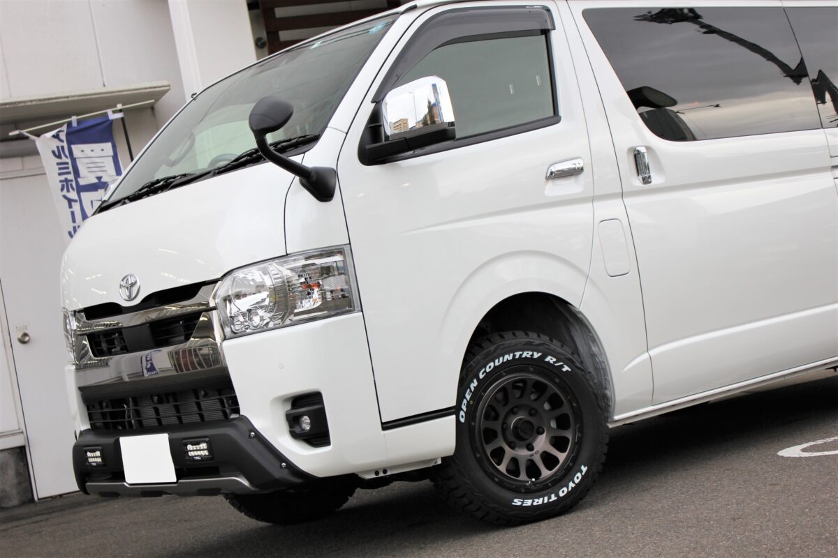 ハイエースにデルタフォースオーバル×トーヨーオープンカントリーRT 