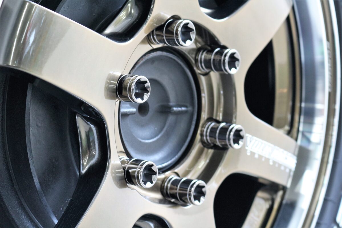 TOYOTA ハイエース に RAYS ボルクレーシング TE37 SBツアラーSR 装着 