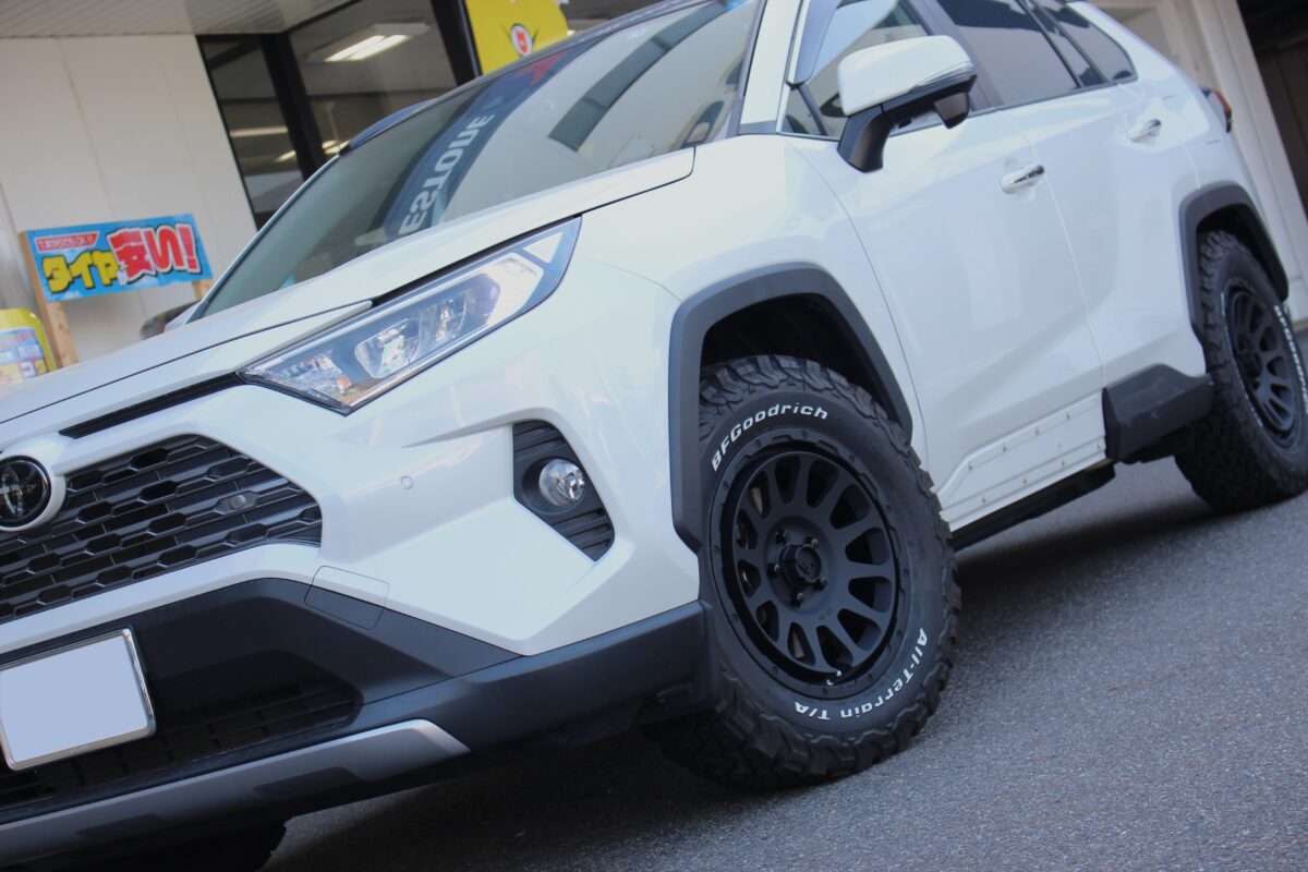 RAV4　デルタフォース・オーバル　オフ系カスタム　BFグッドリッチ　オールテレーンTAKO2　ノーマル車高　干渉無し　マットブラック