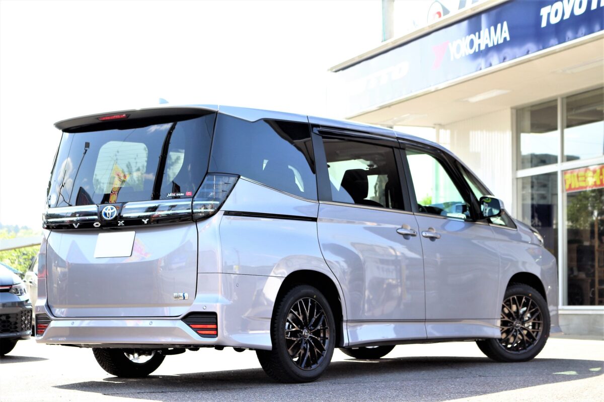 TOYOTA 90系VOXY に WEDS レオニス MX 装着。 | 多治見店 | 店舗ブログ 